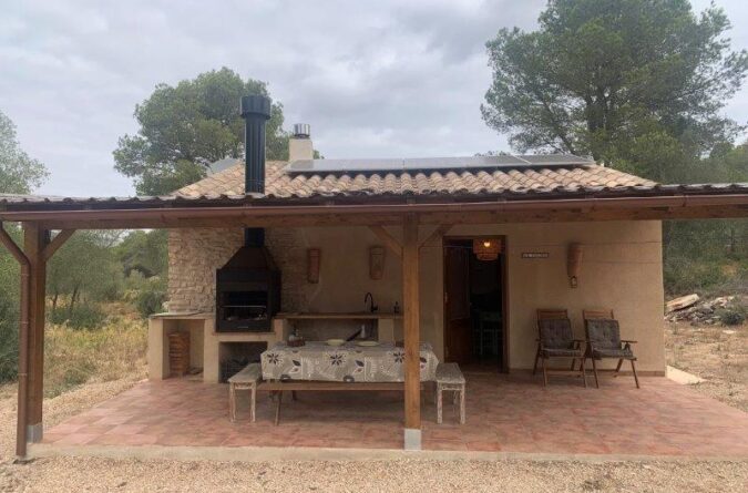 El Perelló – 2 bedroom rustic property in 1.3 hectare – with water