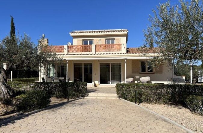 L’Ampolla – Immaculate 4 bedroom villa with sea views