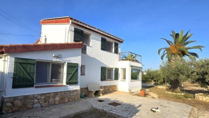 L’Ampolla – 3 bedroom villa with pool and sea views