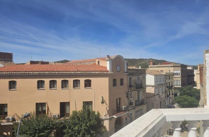 Village Centre Townhouse with ground floor commercial – Investment Opportunity!