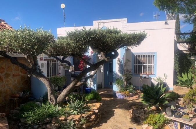 Camarles – Charming 3 bedroom, 2 bathroom country house – 2 separate 1 bedroom guest accommodation