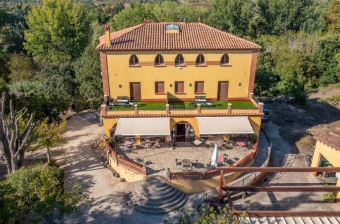 Falset – Country estate and Restaurant with touristic license