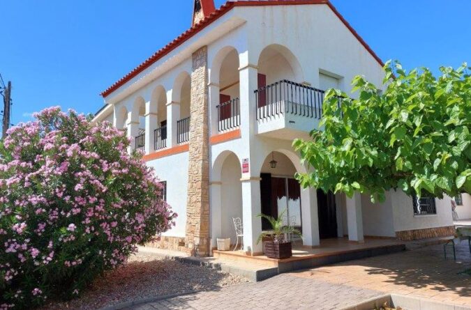 L’Ampolla  – 5 bedroom villa with HUTTE tourist license